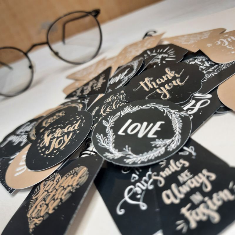 

STIKER AESTHETIC ┃ STIKER LETTERING ┃ STIKER QUOTES & WORDS ┃ STIKER VINTAGE ┃STIKER DECO UNTUK JURNAL DAN SCRAPBOOK┃ STIKER HP & TUMBLR ( Random, 10 pcs )