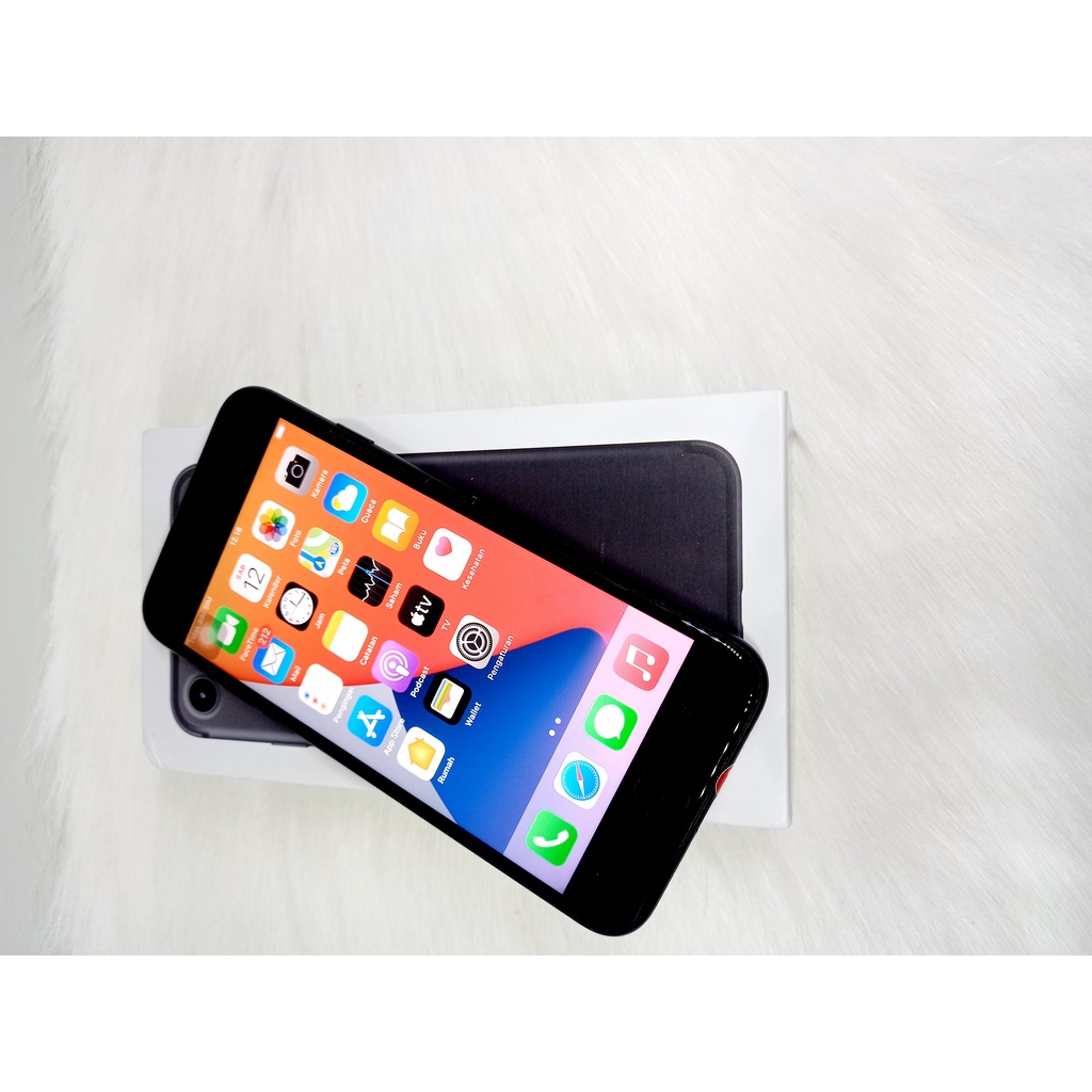 Китайский айфон 12 фото. Iphone 10 xs 128. Айфон выпуск 2014. Айфон тайвань. Реклама айфона.
