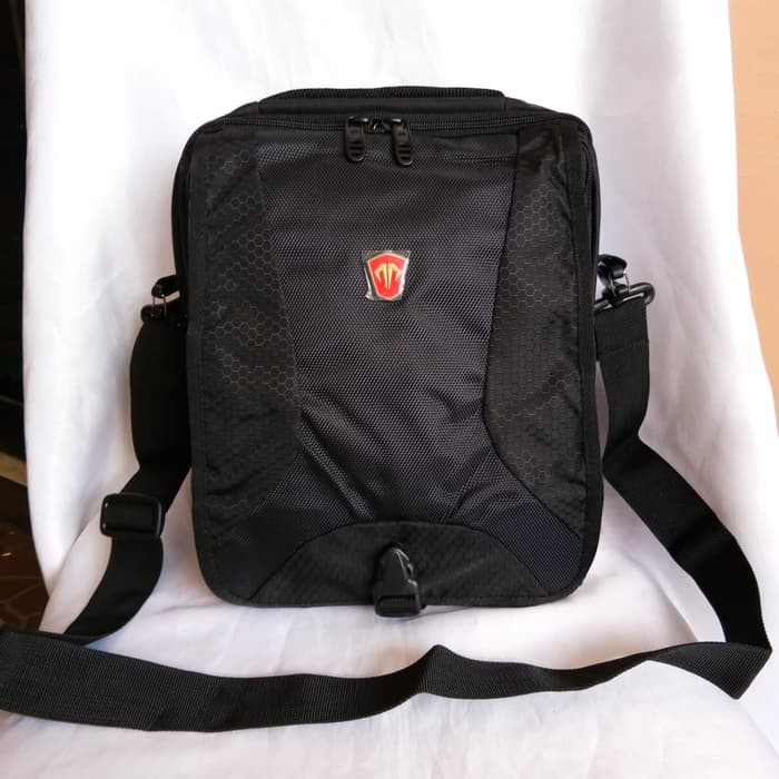 Tas selempang hitam ukuran tablet 10 inch - Tracker 40404 original