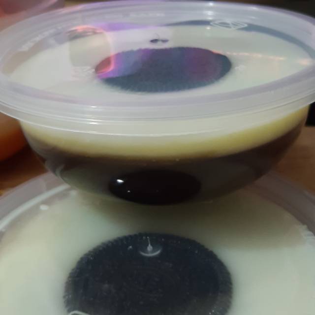 

Puding coklat toping oreo