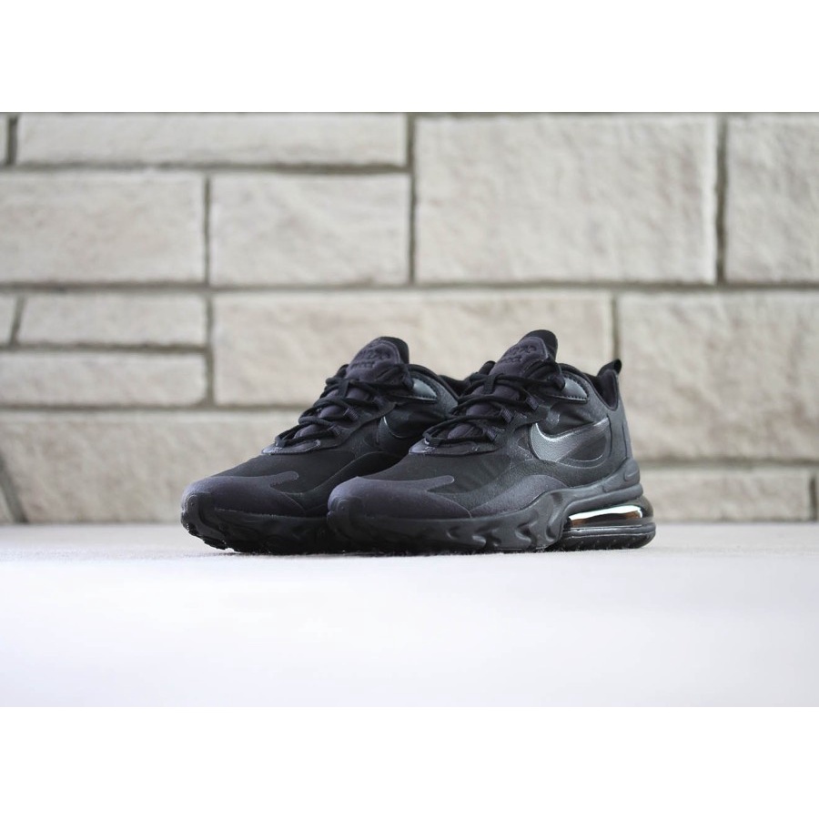black nike air 270 react