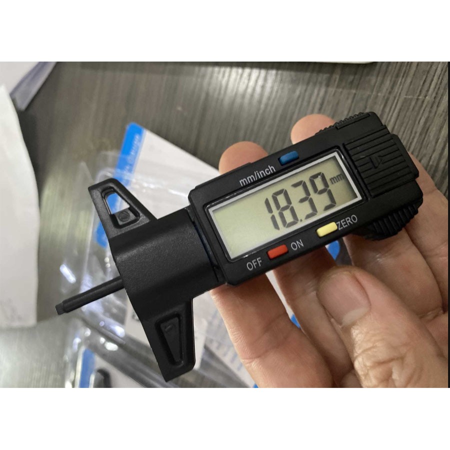 Alat Ukur Kedalaman Ban Digital Tyre Tread Depth Gauge - QST-601 - Black / Alat Ukur Ban