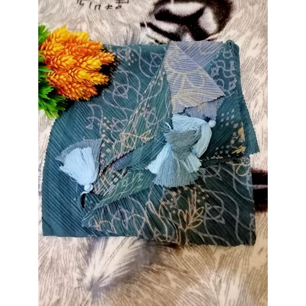 HIJAB/KERUDUNG SEGI EMPAT PLISKET MOTIF POM POM/JAMBUL/RANDOM-A11