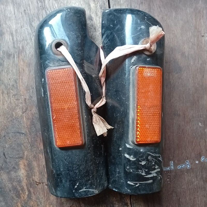 cover spakbor depan suzuki crystal