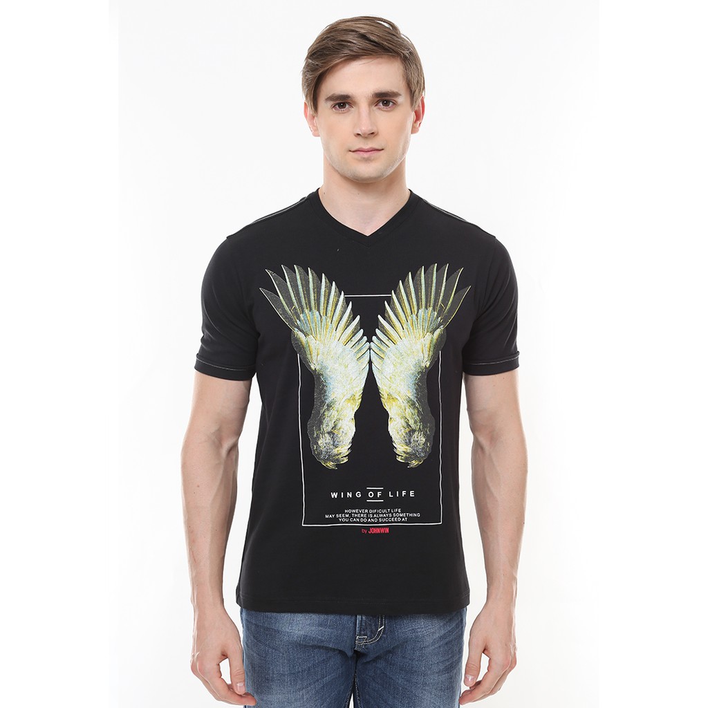 Johnwin - Kaos Casual - Kaos Pria - Kaos Sablon - Kaos Hitam - V Neck - Slim Fit - ATS.622.M215.33.C