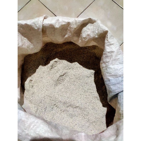

Tepung gaplek/ Ketela bahan buat tiwul agak hitam