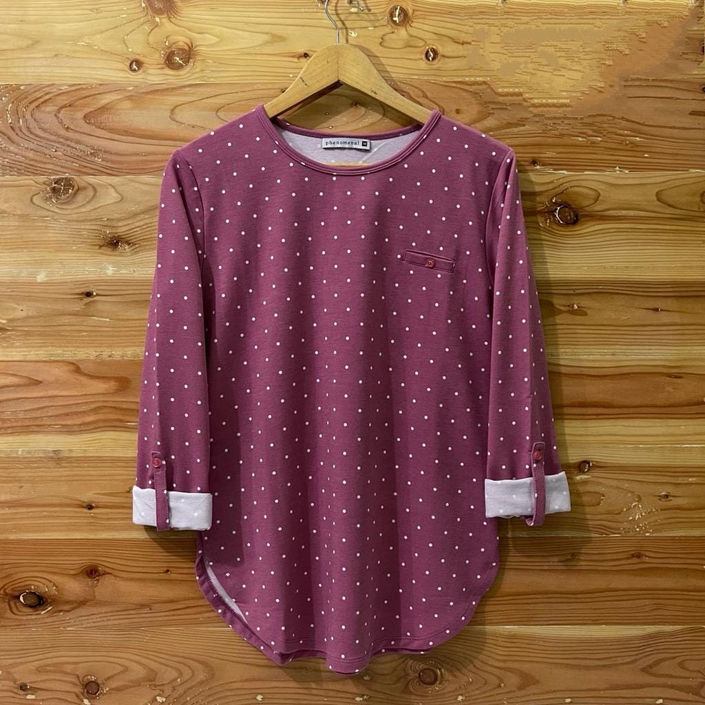 KAOS/ATASAN FH3NOM3NAL POLKADOT BRANDED LENGAN PANJANG TERBARU/BAJU SIMPEL ELEGAN MODIS WANITA LENGANG PANJANG TERBARU DI TAHUN INI/BAJU LENGAN PANJANG WANITA HIJAB/KAOS LEGAN PANJANG WANITA BER HIJAB TREND MASA KINI