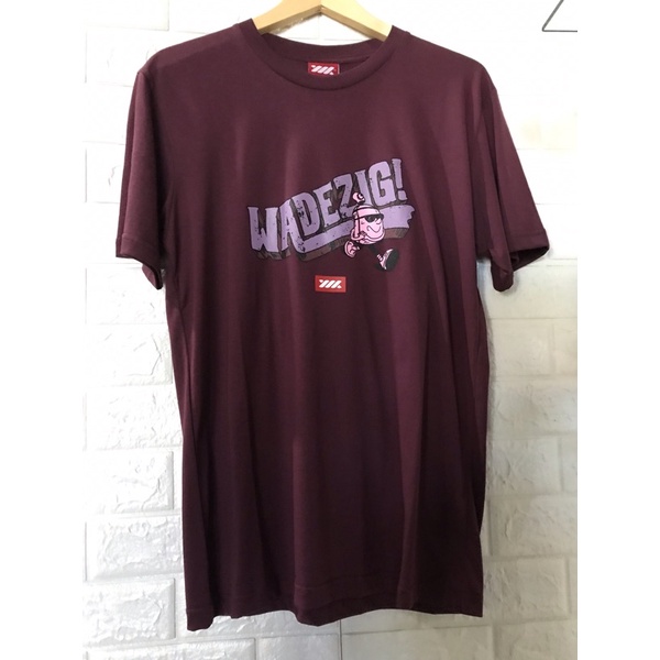 WADEZIG RUNNER MAROON BAJU ATASAN KAOS PRIA MURAH KAOS DISTRO BAJU COWO WADEZIG ORIGINAL
