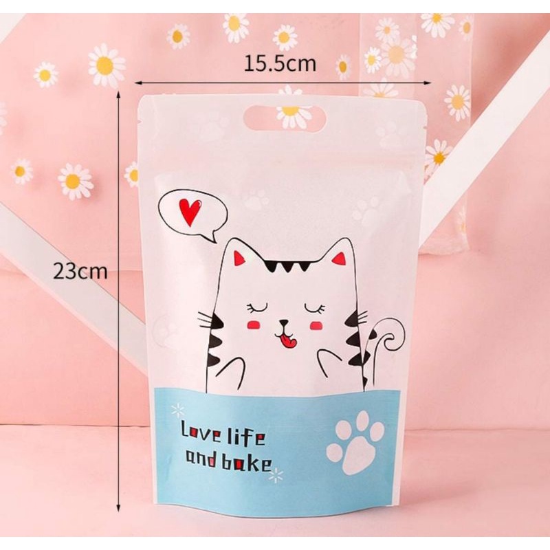 

motif white cat Blue love life goodie bag dengan seal dan tentengan handel gift bag ultah birthday