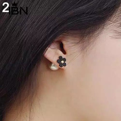 Anting Tusuk Model Bunga dengan Mutiara Imitasi untuk Wanita