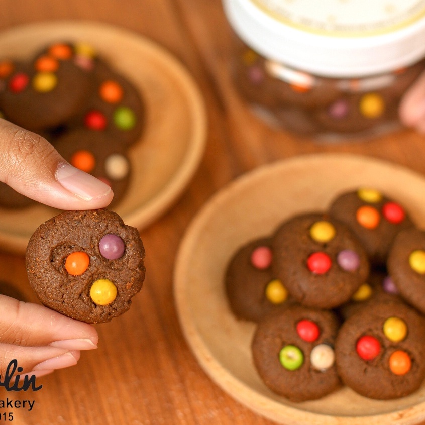 

Choco Rainbowchip Cookies / Kue Kering Square Size - Cherlin Bakery