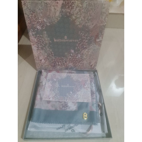 buttonscarves eddera series