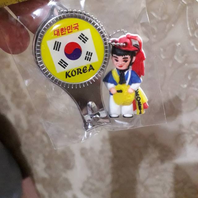 Gunting kuku korea