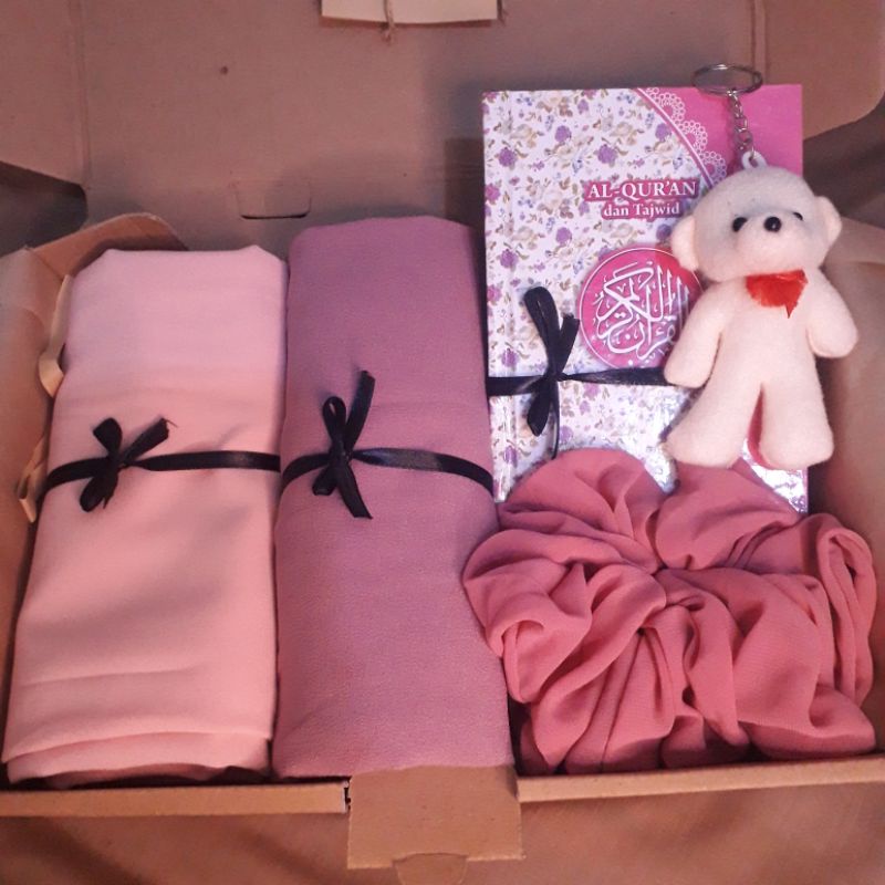 Hampers / Gift Box / Kado Ulang Tahun Hijab Pashmina Ceruty Babydoll Al Qur'an Kado Wisuda / Kado Muslimah / Kado Ultah hijab