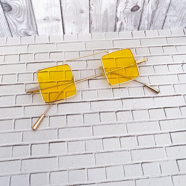Kacamata retro unik lensa kuning