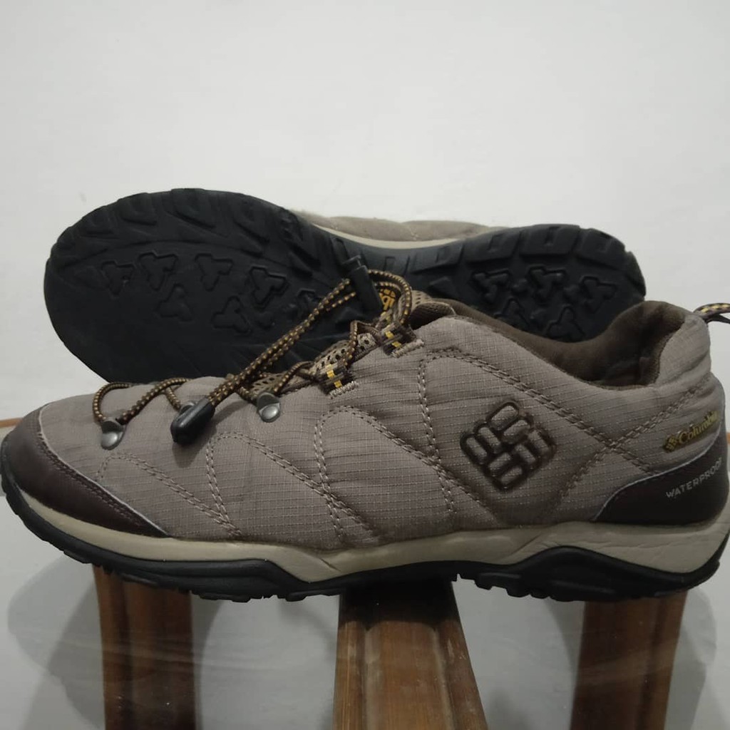 Sepatu Second Branded Columbia Waterproof Size 43 Sepatu Running Mendaki Gunung Sepeda