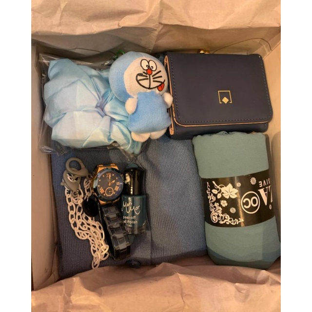 

HAMPERS BOX HADIAH /GIFT BOX /KADO BOX ULANG TAHUN