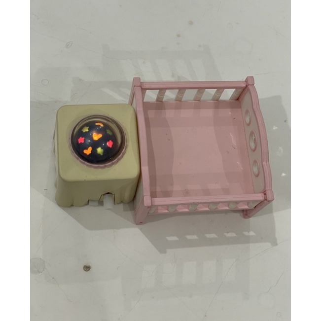 Sylvanian Families / Family Nursery with Light Lights Pink Version Bed Baby Preloved • Mainan Anak T