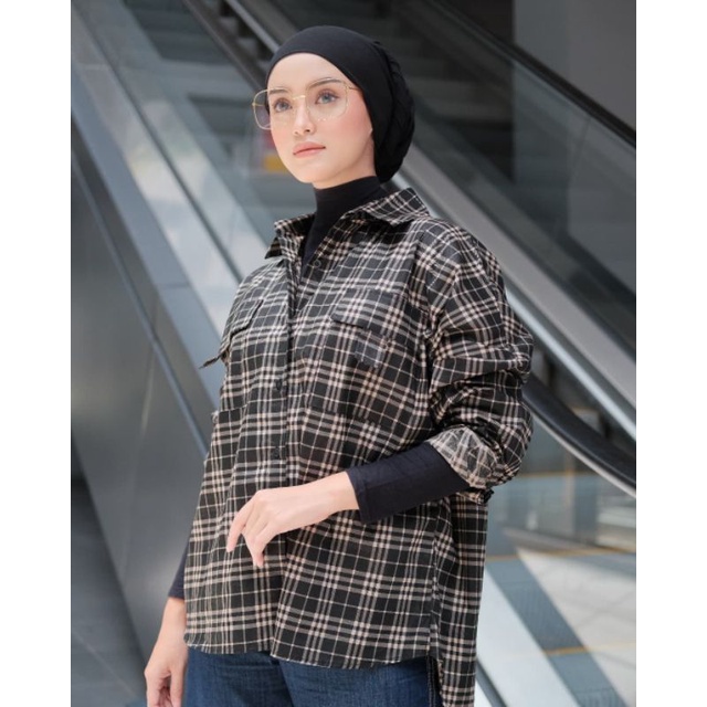 Yola Top by Keenanthi // Kemeja Kotak-Kotak // Kemeja Katun // Kemeja Oversize // Kemeja Flanel