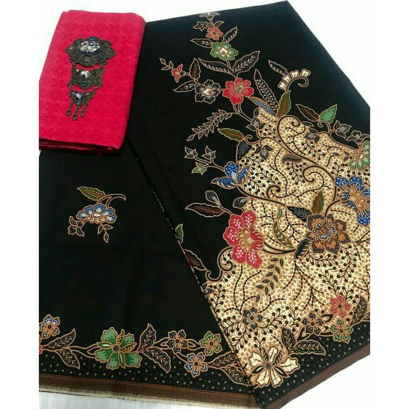 kain batik hitam manis