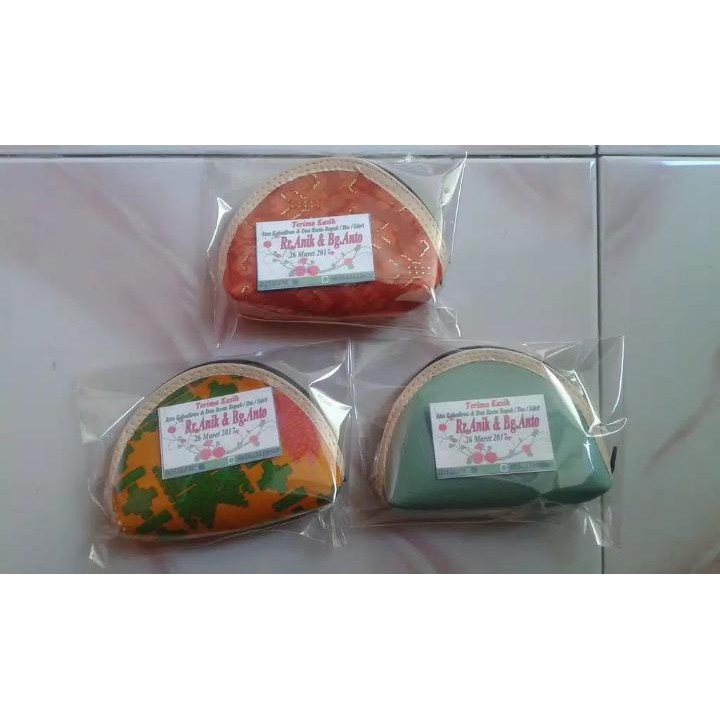 Celengan pernikahan dan Lucu Souvenir Pernikahan  Souvenir pernikahan celengan unik dan murah  bahan