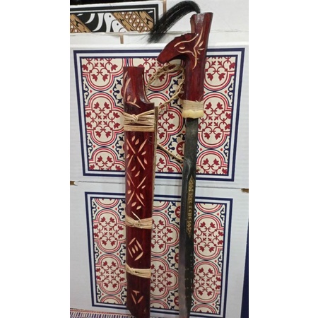mandau senjata pusaka khas suku adat dayak kalimantan asli  panjang 65 cm