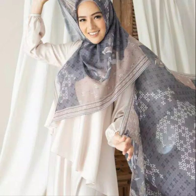 Hijab Voal Segiempat Motif Kelambi Abu | Jilbab Voal Motif | Kerudung Segiempat Motif