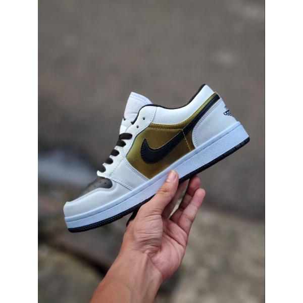 Sepatu • Air Jordan 1 Bw Gold Kualitas Import