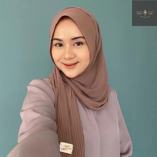 Hijab Pashmina Plisket Hijab Wnita Terbaru Kerudung Wanita Kekinian - Hitam