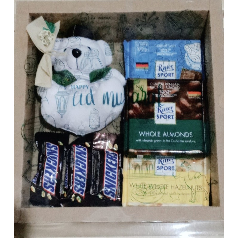 

HAMPERS- BOX MIKA PRINTING IDUL FITRI + COKLAT + BONEKA PARSEL RAMADHAN LEBARAN