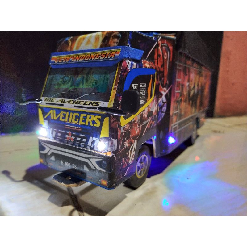 Miniatur truk oleng miniatur truk oleng jumbo variasi lampu terpal