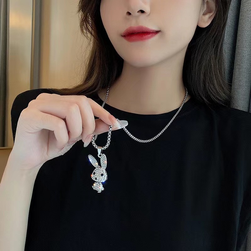 Kalung Dengan Liontin Bentuk Kelinci Bahan Stainless Steel Aksen Berlian Imitasi Untuk Wanita