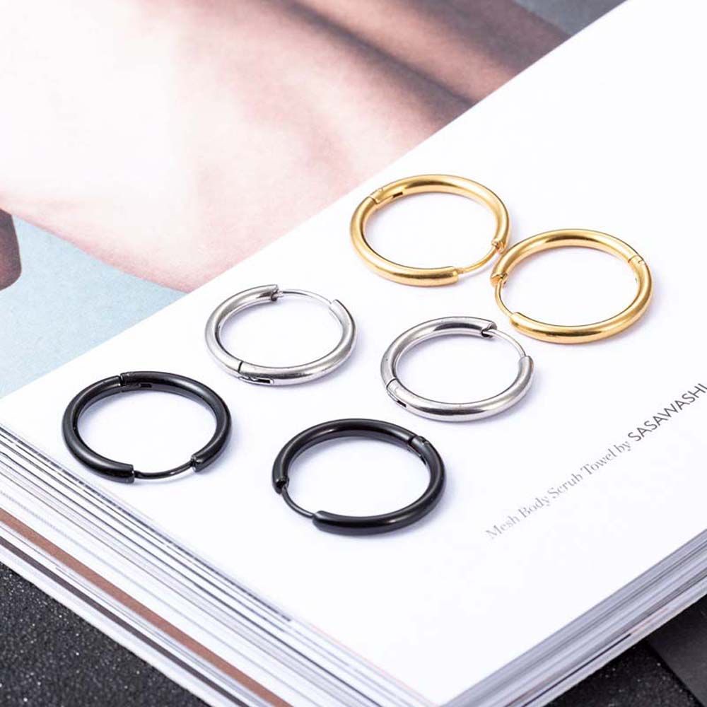 1 Pasang Anting Hoop Bulat Mini Bahan Titanium Steel Warna Silver / Hitam / Emas Untuk Pria / Wanita