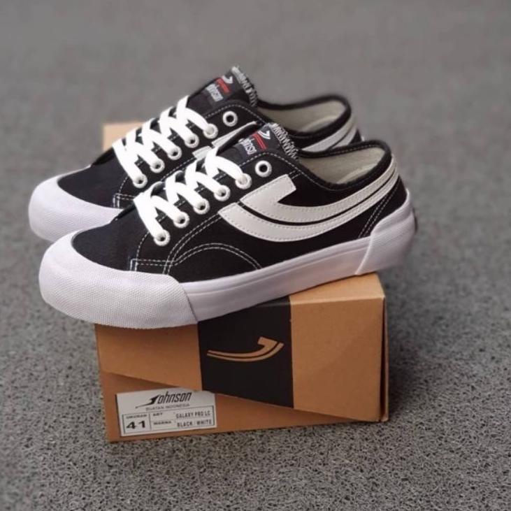 {FO.02Jl22ғ} SEPATU JOHNSON BLACK WHITE LOW ORIGINAL JOHNSON HIGH VELCRO GALAXY PRO ORIGINAL SNEAKER