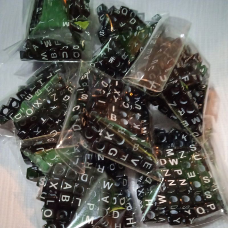 manik kotak hitam 6mm lubang 4mm