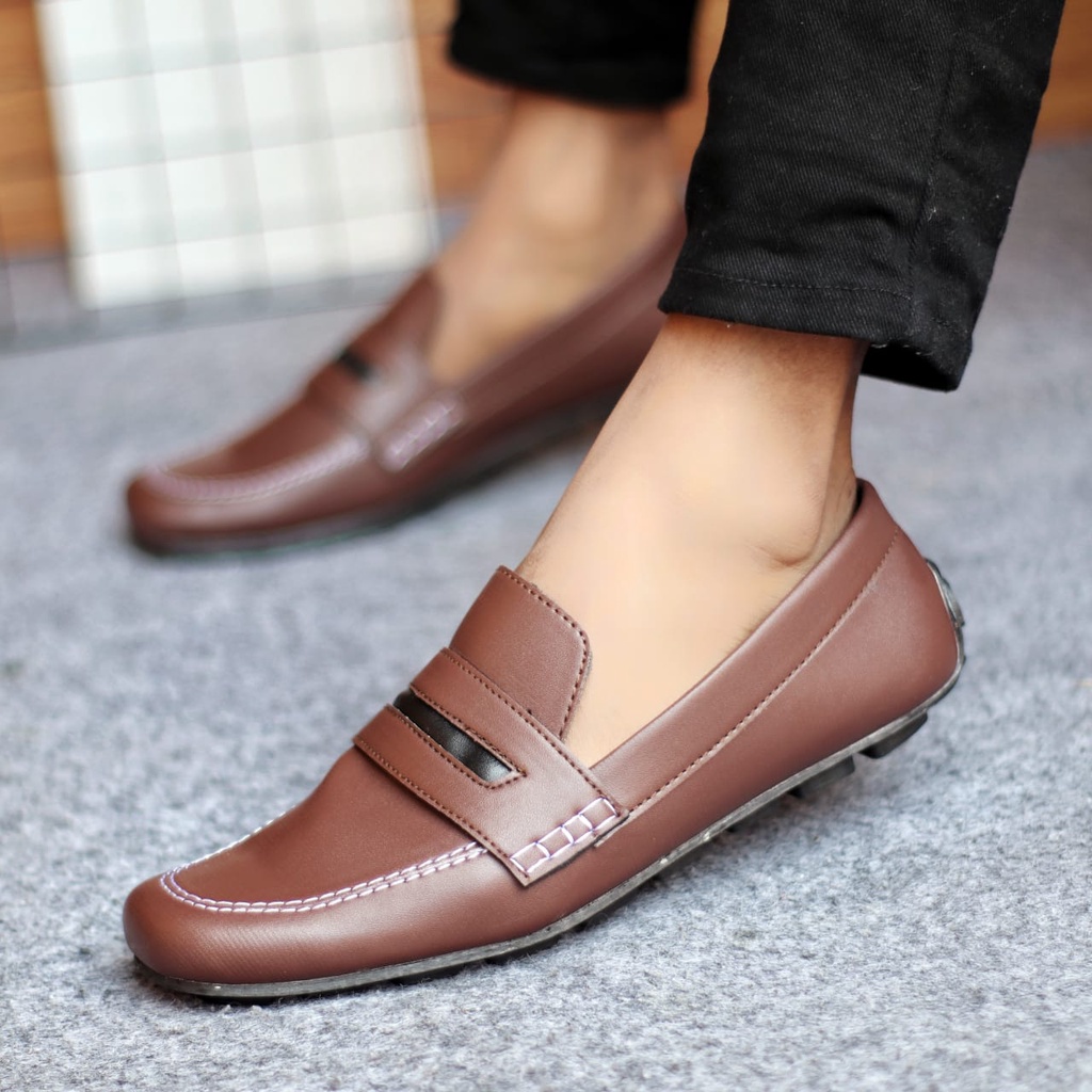 MOLK Sepatu Kasual Slip On Pria Semi Formal Kulit Sintetik Kerja Kantor Kuliah Simple Murah Anti Slip