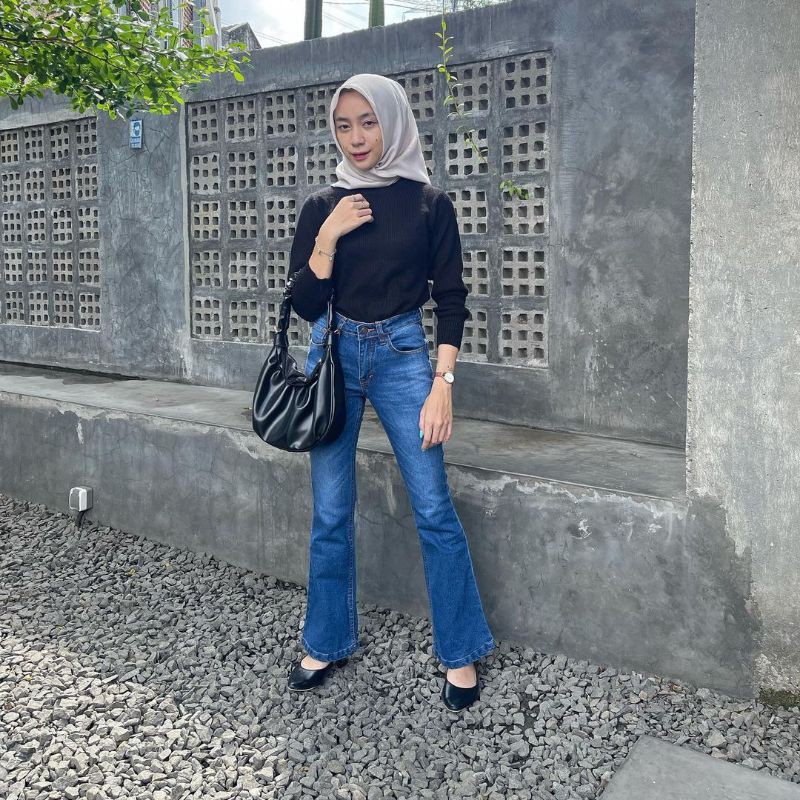 ADYA CUTBRAY JEANS (CKY)