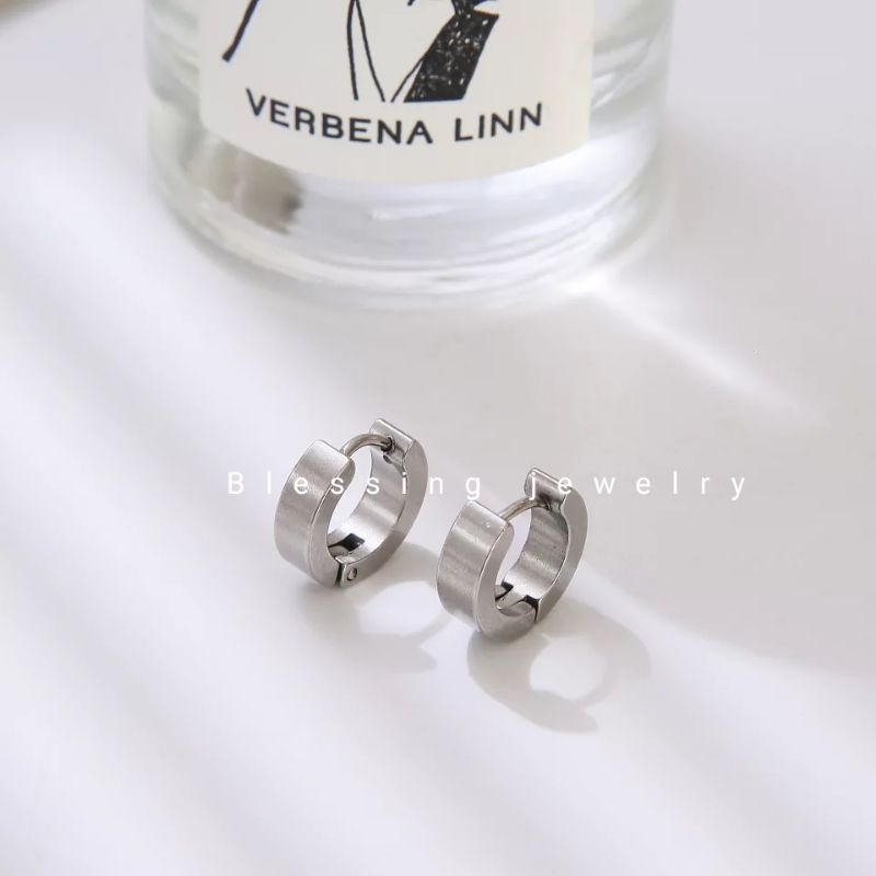 Anting Tusuk Titanium Import Pria dan Wanita