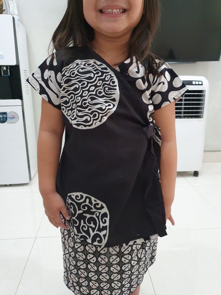 Blus Atasan Top Batik Anak Hitam Putih Mix 2 Motif Batik Bagus Bahan Katun Adem Dan Enak Dipakai
