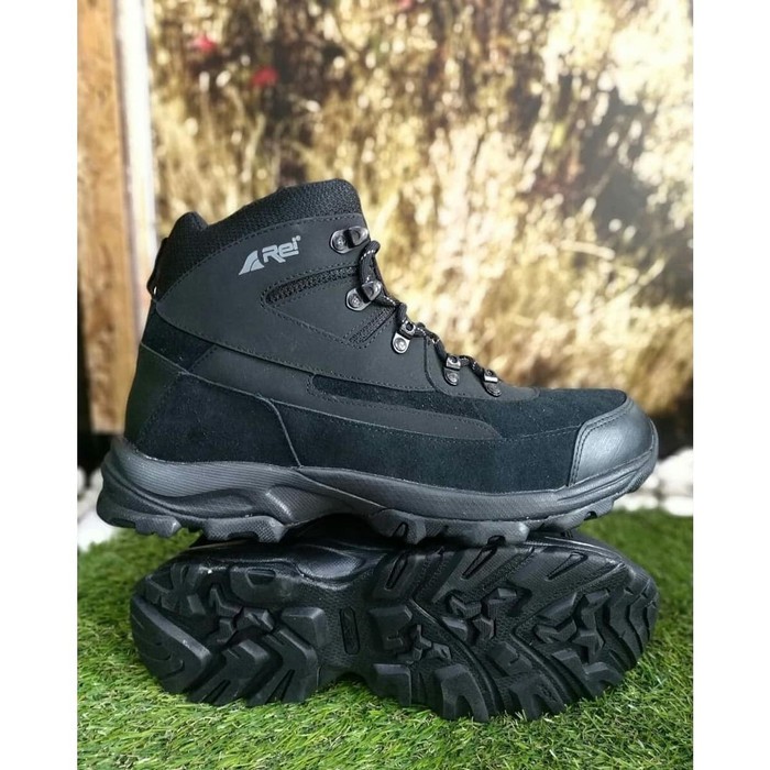 SEPATU HIKING AREI LEED