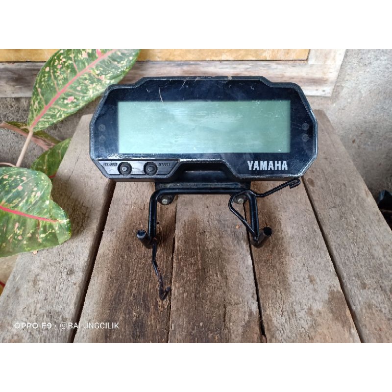 SPEEDOMETER VIXION R/R15 DENGAN BRACKET NYA