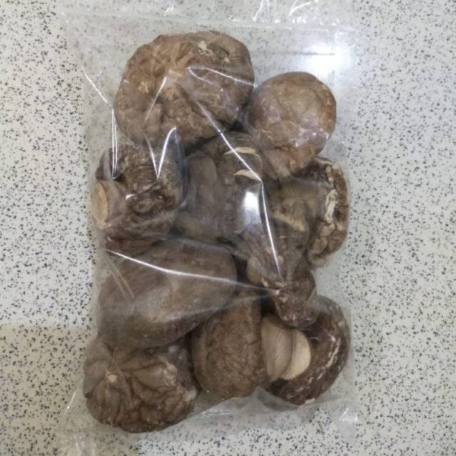 

Jamur Shitake/Jamur Hyoko Dried Mushroom 100gram