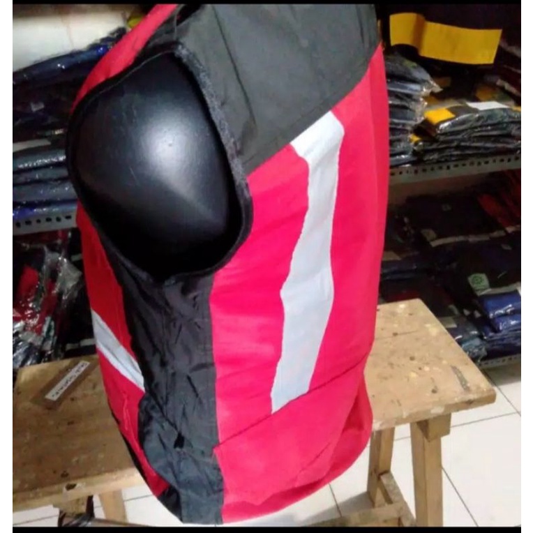 ROMPI SAFETY MERAH BAHAN TASLAN PAKAI FURING BERLOGO KE BENDERA