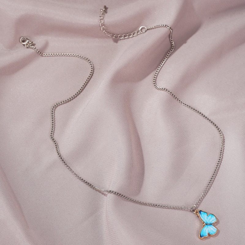 Kalung Choker Dengan Liontin Kupu-Kupu Warna Biru Gradasi Untuk Wanita