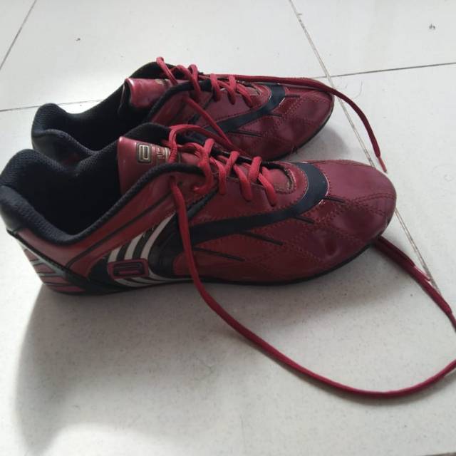 Sepatu futsal ando