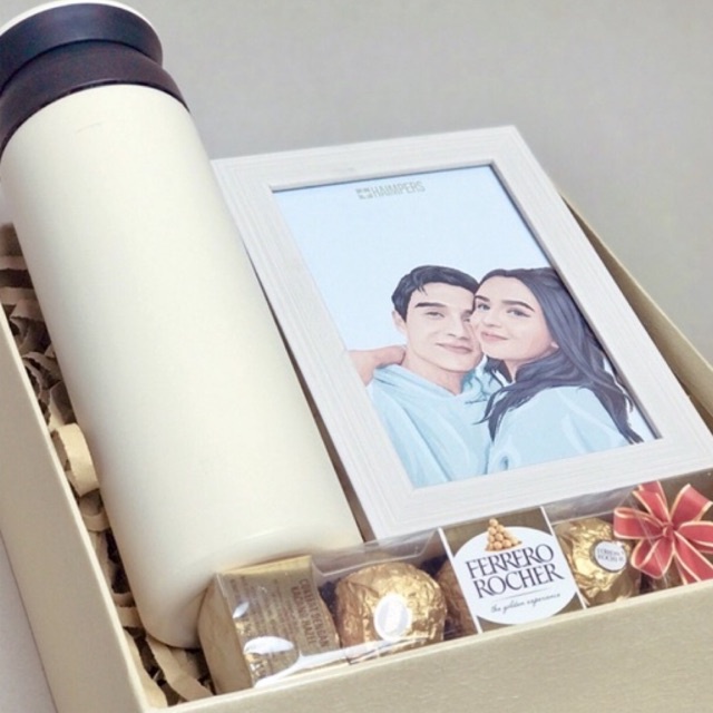 

Kado Ulang Tahun / Kado Anniversary/ Hampers Bunga boneka/Hadiah Ultah/Hadiah Wisuda/Red Difusser