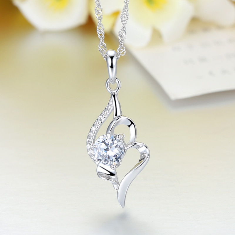 [Ready Stock]Fashion Inlaid Diamond Simple Pendant Love Silver Necklace