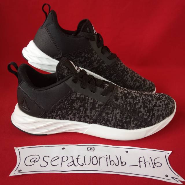 Sepatu Reebok Astroride Strike Women Sale