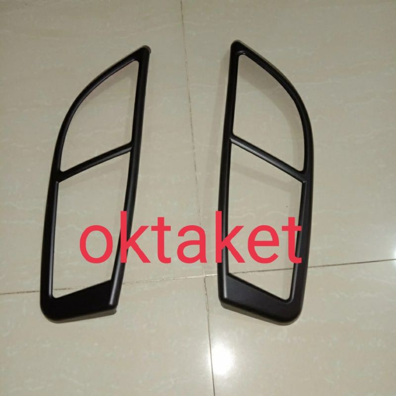 Garnish reflektor mobil Agya/ Ayla 2013-2016 sporty Hitam + Chrome