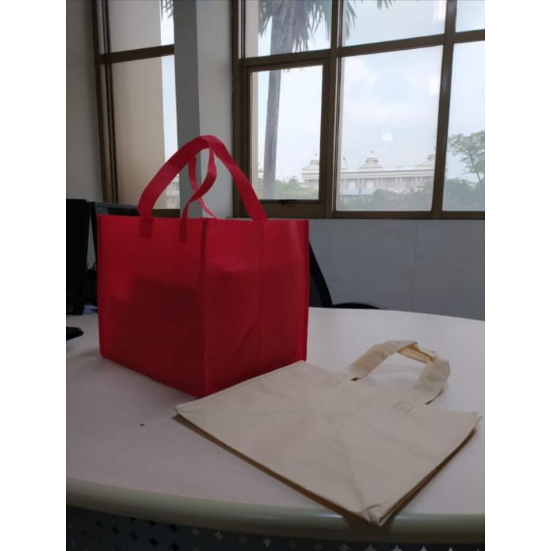 

Goodie bag box Uk 32*27*26 - tas kue - tas nasi - tas box